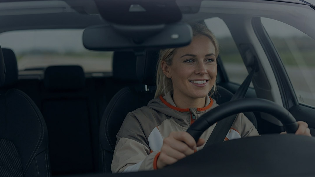 Frau im Auto